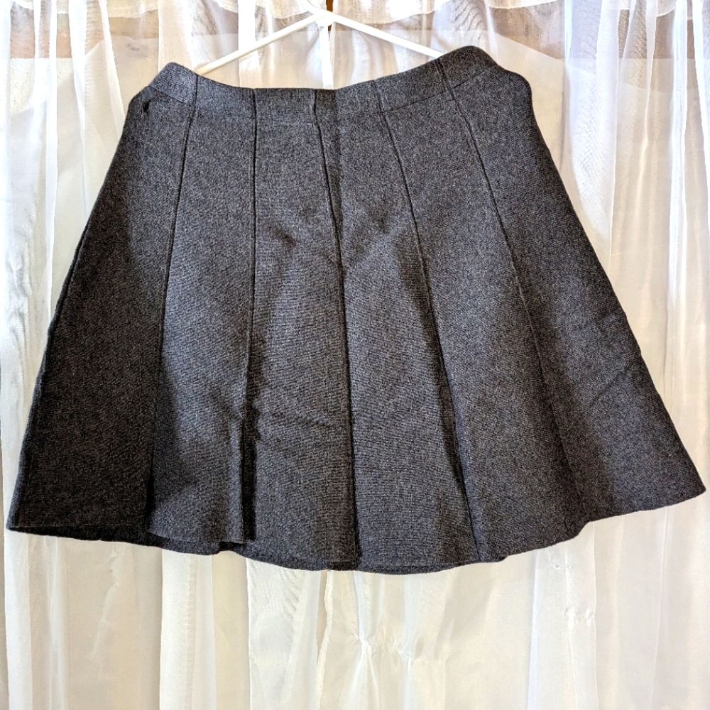Large Grey Adrienne Vittadini Mini Skirt